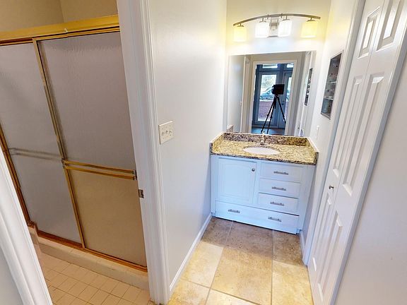 5th image of 1066 Washington St Unit 103