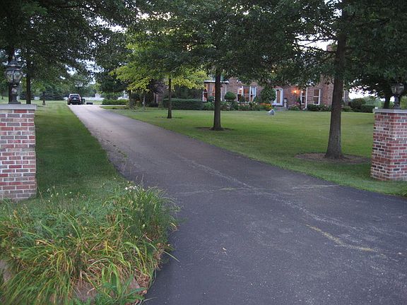 2nd image of 36568 N Fox Hill Dr