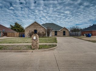 257 Cobblestone Cir, Red Oak, TX 75154