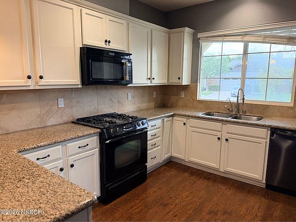 4th image of 412 Penelope Ln