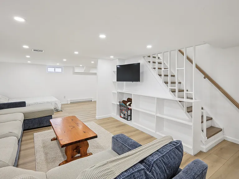 120 Hulick St — Photo 9