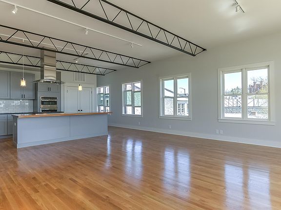 4th image of 109 W Main St #101