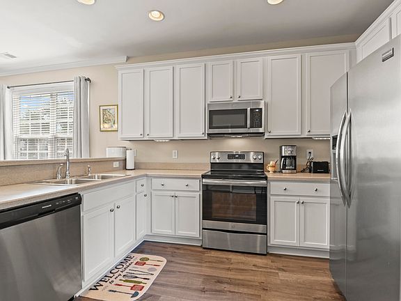 2nd image of 2899 Woodland Park Dr