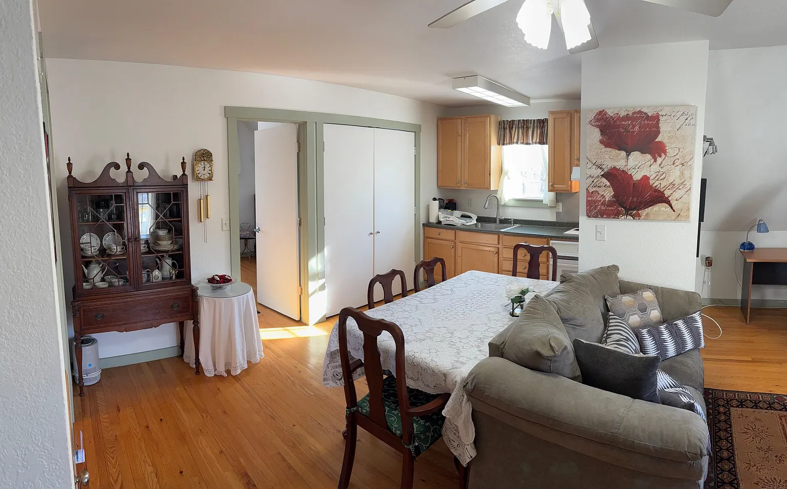 404 Longview Ave photo 1