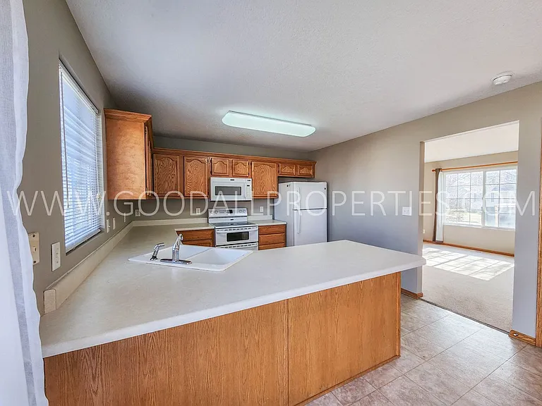 575 SE Melrose Dr — Photo 5