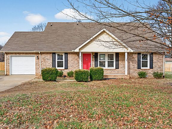 2nd image of 301 Marys Oak Dr