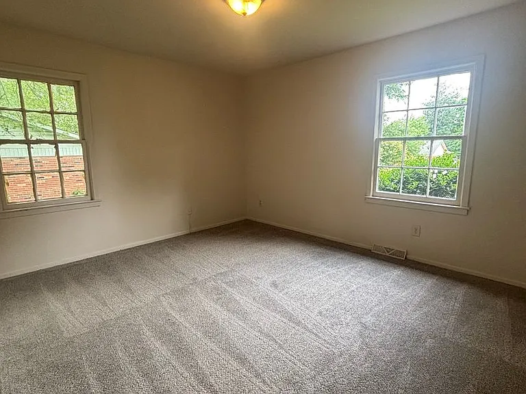 614 Kentbrook Dr — Photo 7