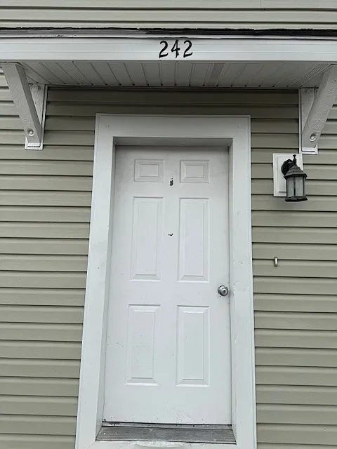 3 bed, 1170 sqft, $1,500 — Photo 2