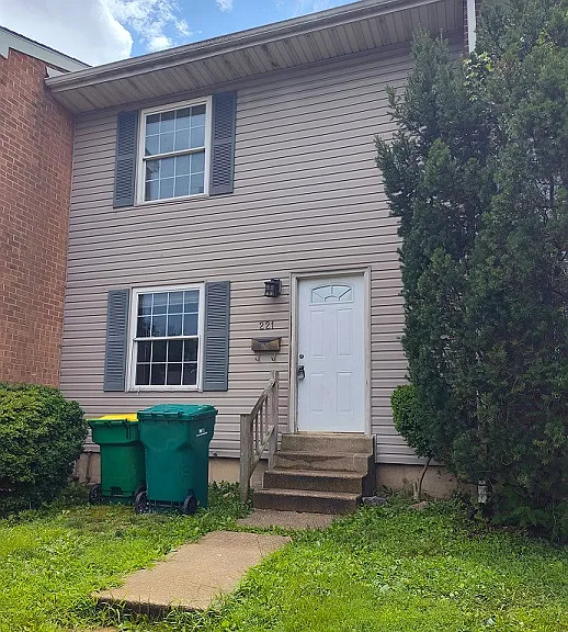221 W Edgewater Way — Photo 1