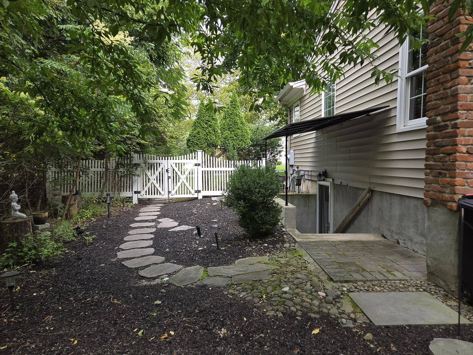 Studio, 1000 sqft, $1,750 — Photo 2