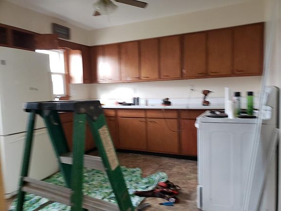 4th image of 609 N Carver St