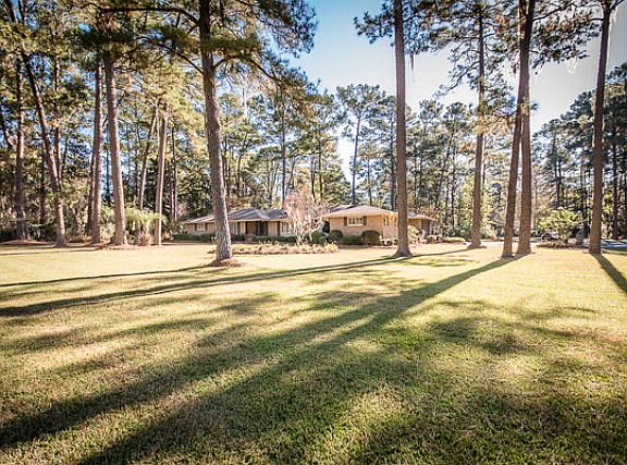 4th image of 2801 Country Club Dr