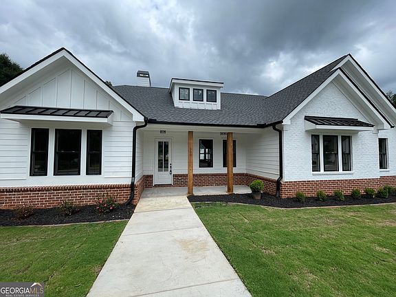 3rd image of 500 Mill Farm Ln