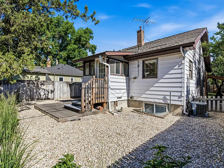 2034 S Broxon St — Photo 43