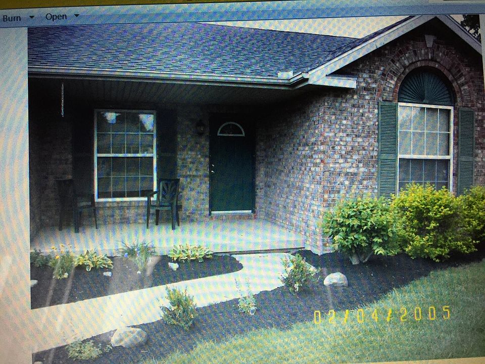 1st image of 674 Greenbriar Ct