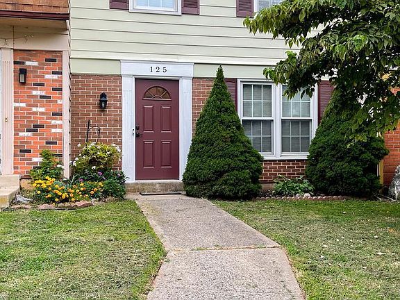 3rd image of 125 Lauren Ct