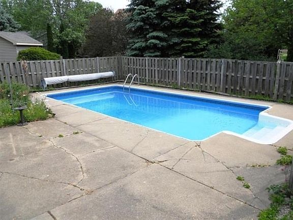 5th image of 2431 Simpson Ct