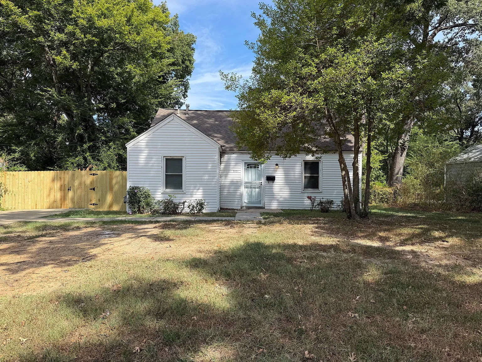 2 bed, 1.5 bath, 1100 sqft, $1,145 — Photo 2