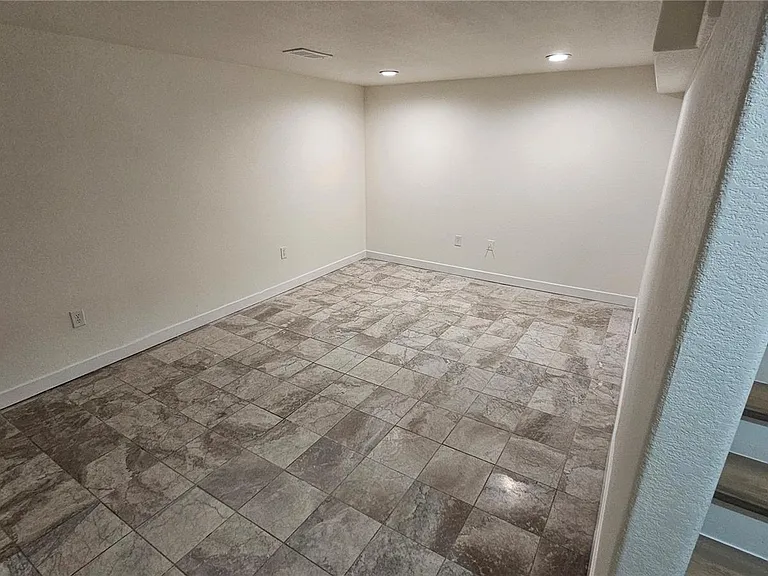 7840 Linda Cir — Photo 13