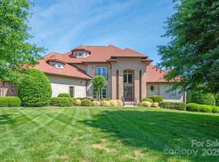 8904 Woodhall Lake Dr, Waxhaw, NC 28173