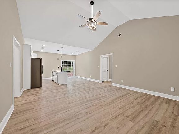 4th image of 2785 Cedrus Ave