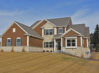 2170 Carriage Hills Dr, Delafield, WI 53018