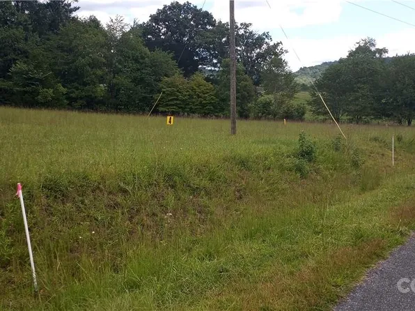 410 Plemmons Pl #9, Marion, NC 28752