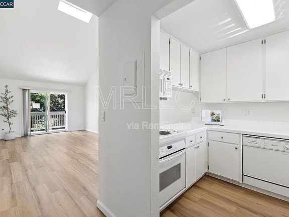 2nd image of 3847 Vineyard Ave #31