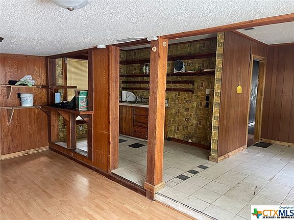 3rd image of 1523 Owens St