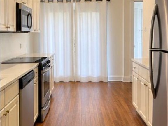 2nd image of 2429 W Foster Ave #2