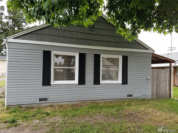 3rd image of 1216 4th St NE