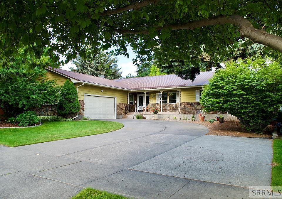 1st image of 1055 N Skyline Dr