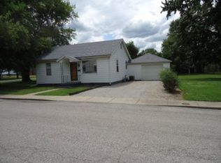 905 S Prairie St, Robinson, IL 62454