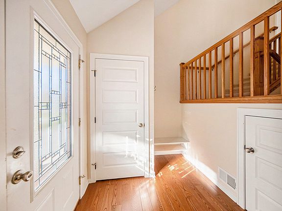 3rd image of 410 Lincoln Ct