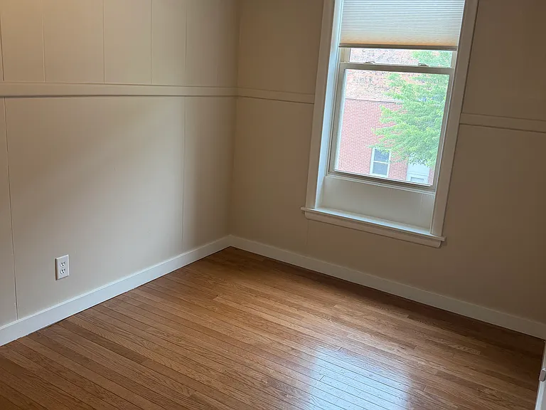 121 2nd St E #2 — Photo 8