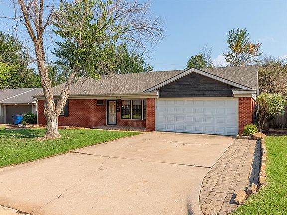3rd image of 2308 Huntleigh Dr