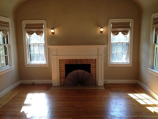 4th image of 454 Montgomery St