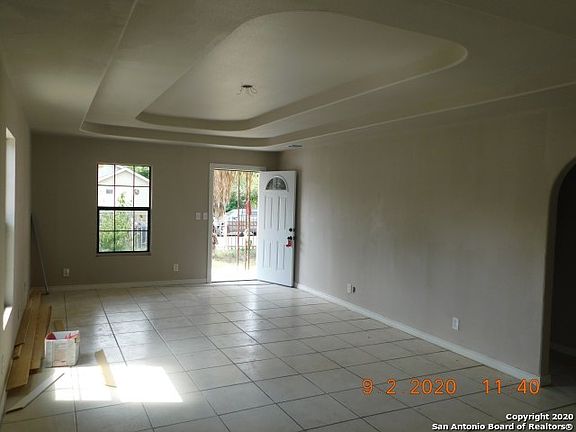 4th image of 221 Lovett Ave