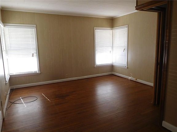 4th image of 701 W Knox St