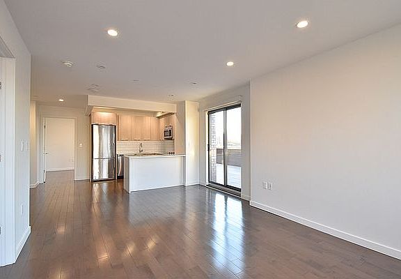 4th image of 30-40 21st St #510