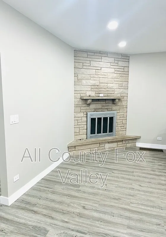 2 bed, 1.0 bath, $2,500 — Photo 4