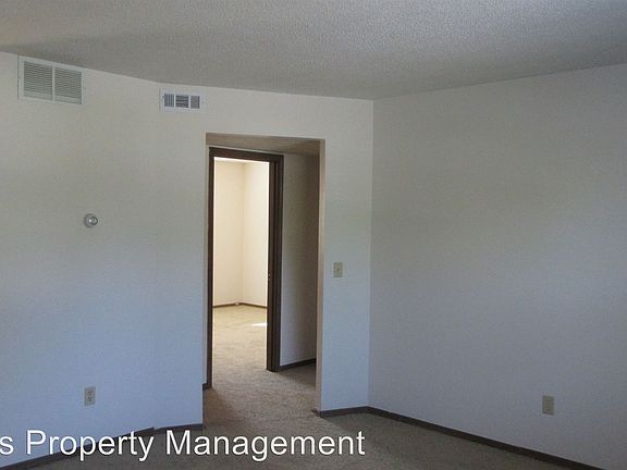 3rd image of 440 NE Park Ln APT A