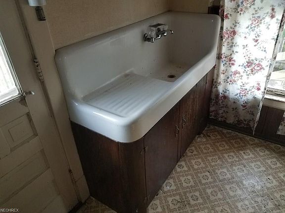 5th image of 125 Homer St