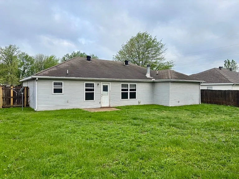 901 SW Sandrock Rd — Photo 20