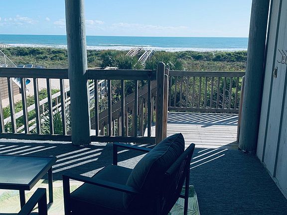 252 sq. ft deck overlooking the Atlantic