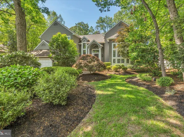 4 Nolen Cir, Voorhees, NJ 08043