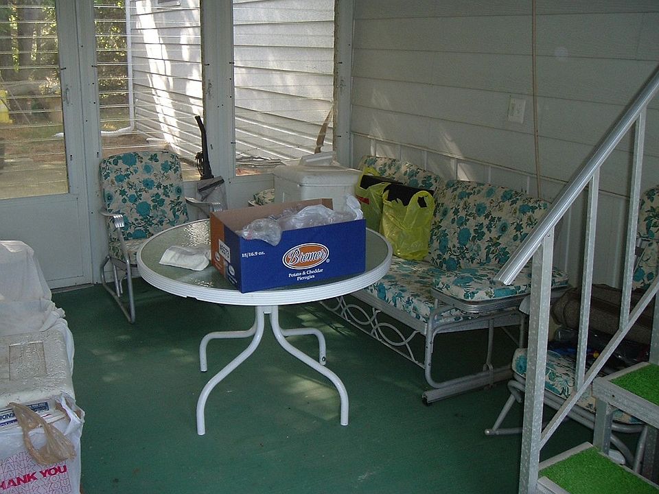 86 Alissa Terrace in Oak Tree Mobile Home Park in Jackson, NJ sunporch
