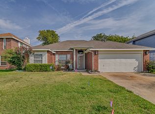 1109 Silver Spruce Dr, Arlington, TX 76001