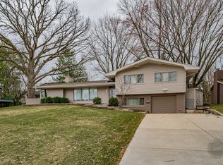 923 Edgewater Dr, Naperville, IL 60540