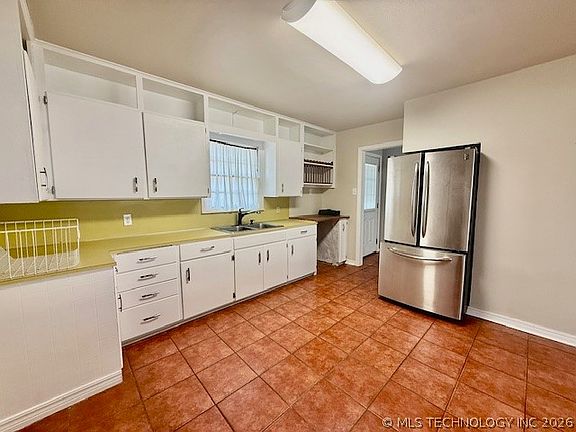 2nd image of 1700 6th Ave SW